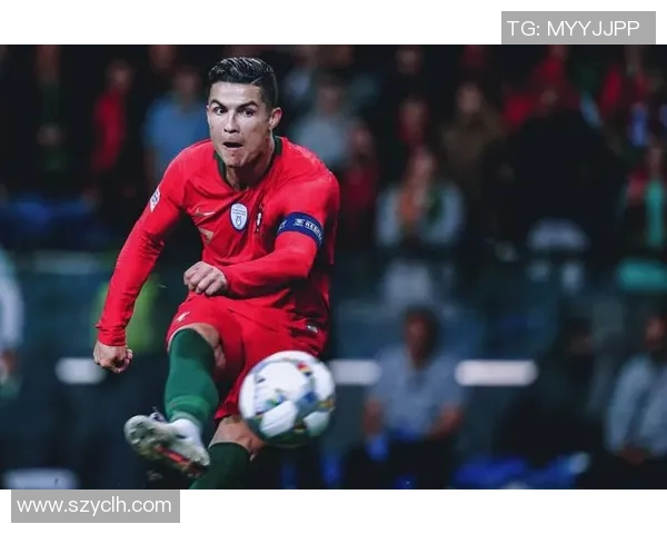 足球明星休闲服的时尚潮流与运动风格完美结合的探讨与推荐 足球明星休闲服的时尚潮流与运动风格完美结合的探讨与推荐